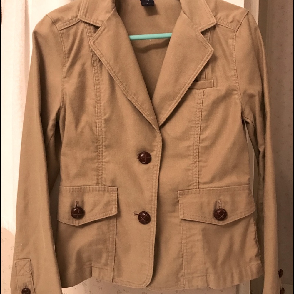Kaki color blazer by the Gap.